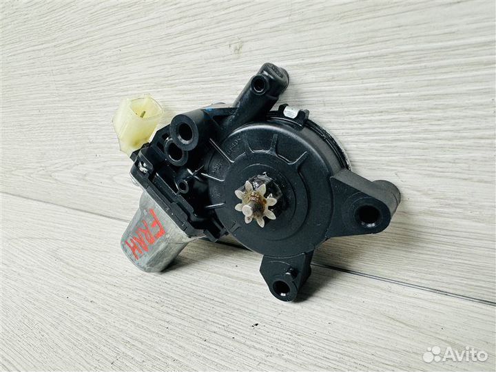 Моторчик стеклоподъемника передний правый Kia Soul