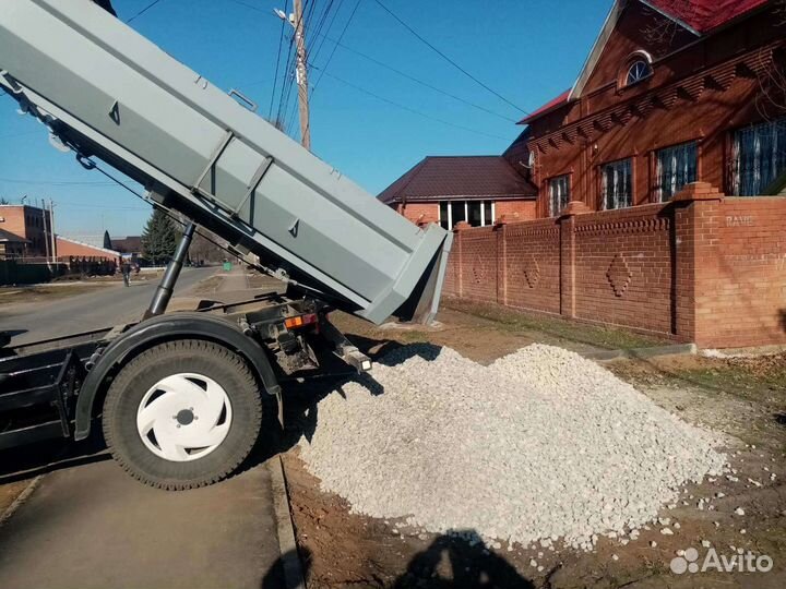 Доставка песка/щебня/чернозема.от 1т