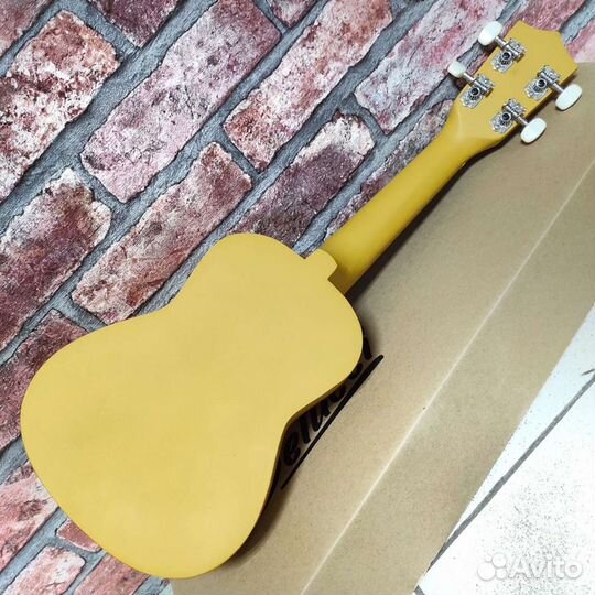 Укулеле сопрано новая