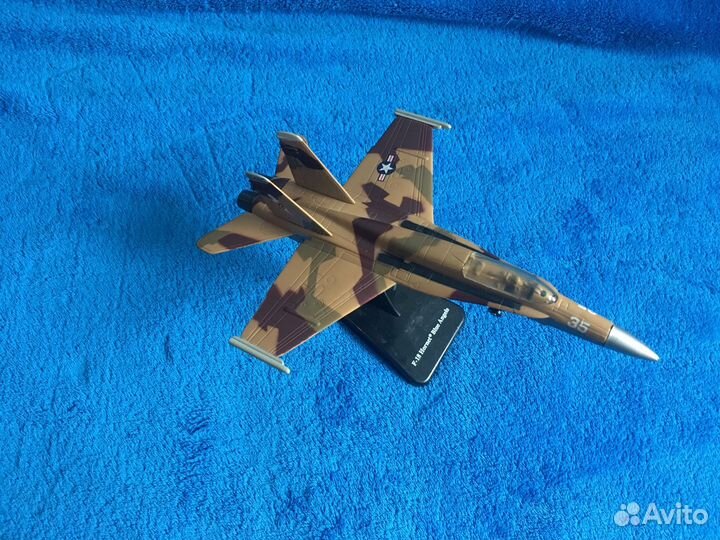 Масштабная модель F-18