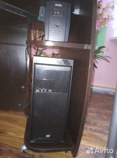 Компьютер в сборе+стол