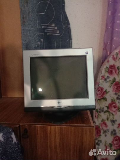 Монитор для компьютера нерабочий на запчасти