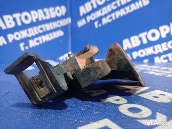 Крепление заднего бампера Bmw E46 купе M52B25 2000