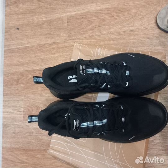 Кроссовки мужские 42 размер