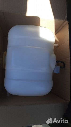 Бачок 17214674 Volvo EC180 EC220