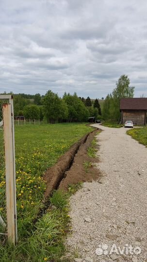 Копка траншей, траншеекопатель, бара