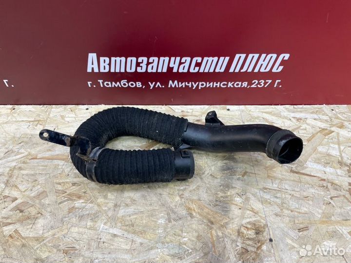 Патрубок воздушного фильтра Toyota Auris