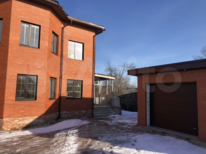 Дом 289 м² на участке 14 сот.