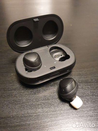 Беспроводные наушники Samsung IconX 2018