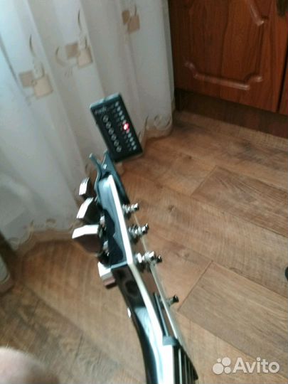 Тюнер гитарный