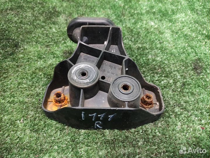 Кронштейн бампера заднего правый Mercedes Benz ML