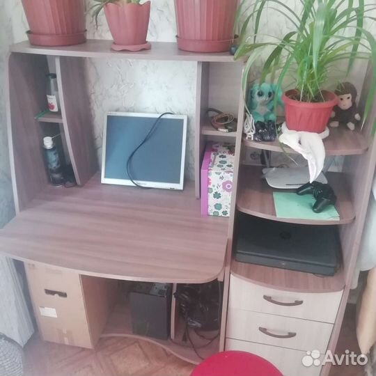 Компьютерный стол