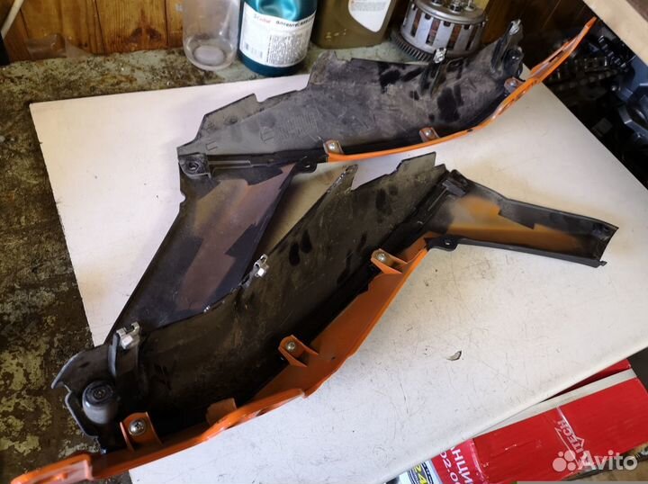 Пластик боковой задний KTM Duke 200 ктм
