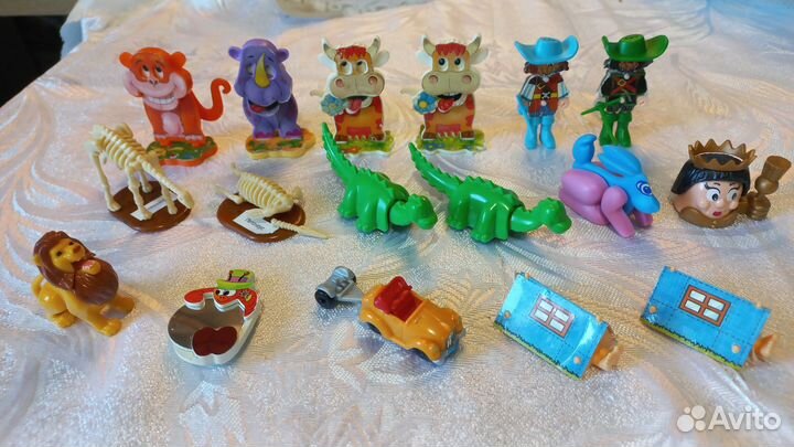 Игрушки киндеры, чупа чупс и пр