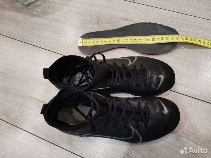 Футбольные бутсы