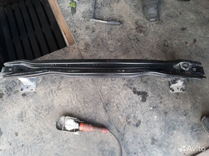 Усилитель заднего бампера Тигуан 2