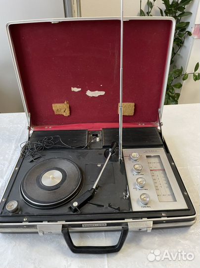 Музыкальный проигрыватель - чемодан