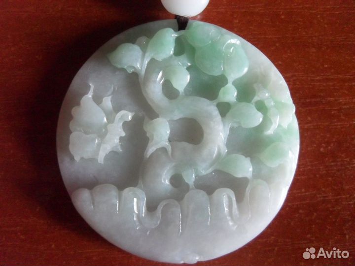 Подвеска из жадеита