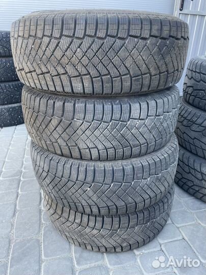 Pirelli Ice Zero 205/55 R16