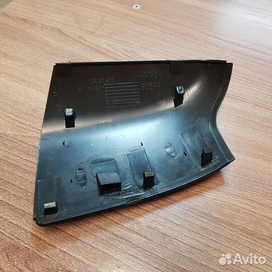 Накладка правая под поворитель Ford Focus 2