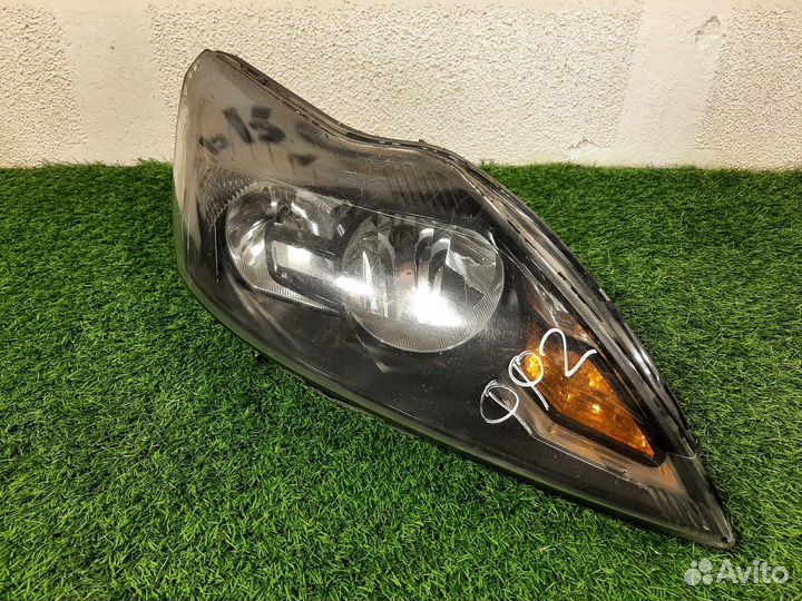В наличии: Фара правая Ford Focus 2