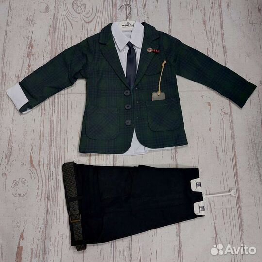 Нарядный костюм для мальчика 110 новый