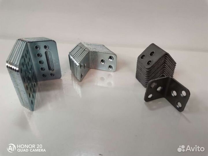 Уголок регулируемый