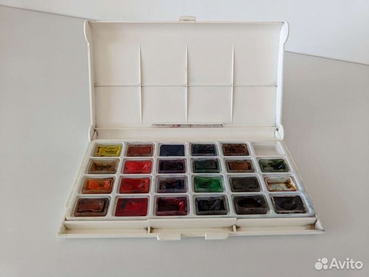 Акварельные краски белые ночи