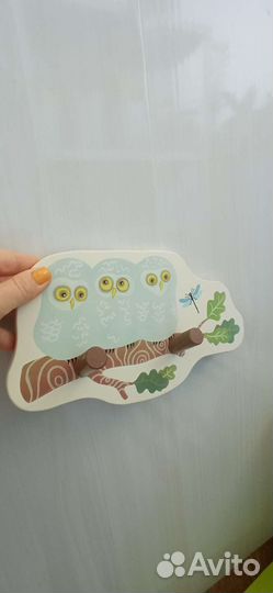 Полки, вешалка и стульчик-лесенка для детской