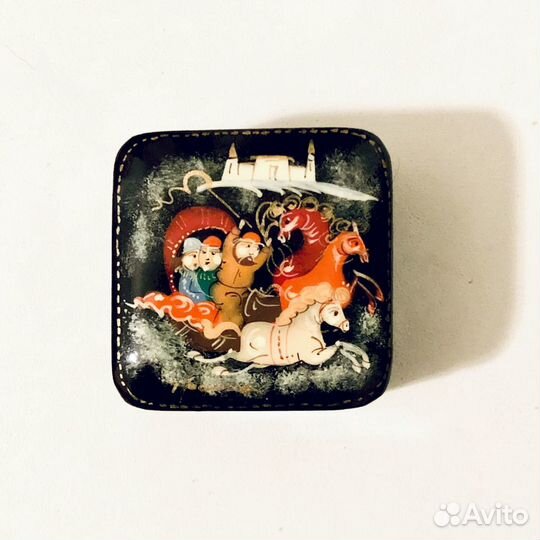 Новая лаковая шкатулка 4 см Тройка ручная работа