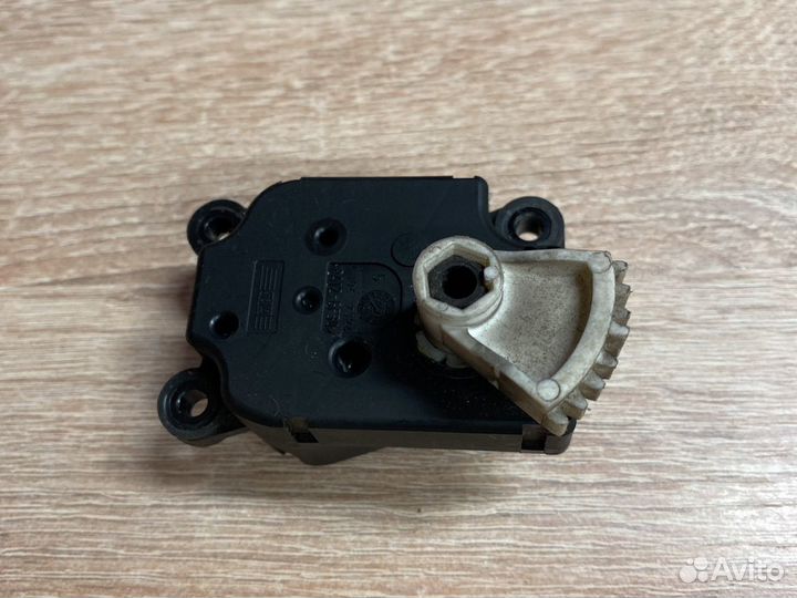 Сервопривод заслонки печки Ford 1s7h19e616aa