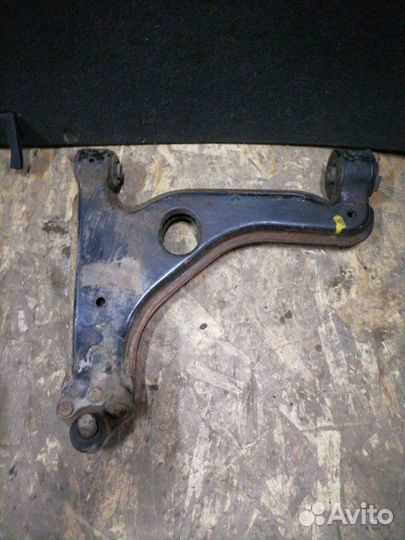 Рычаг подвески передний левый Opel Astra H Z16XER