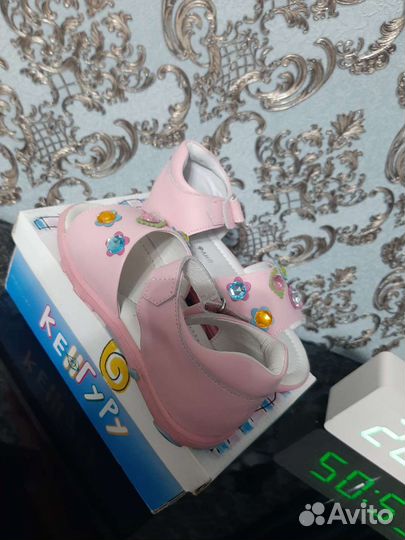 Босоножки для девочки новые