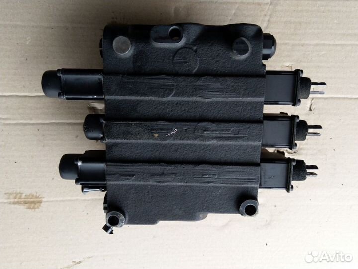 170-34848 Гидрораспределитель Mustang 2054