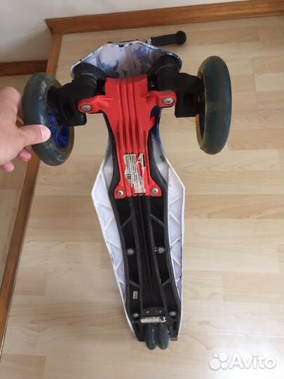 Самокат трехколесный