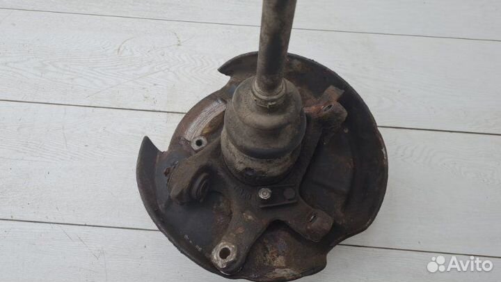 Кулак задний правый Mercedes E-Class W124 111.940