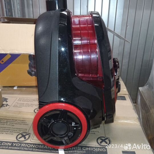 Пылесос Snowcap VL-621E красный