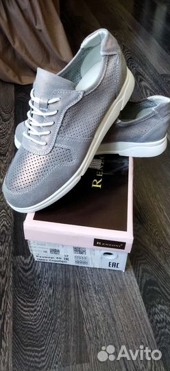 Кроссовки женские 40 размер