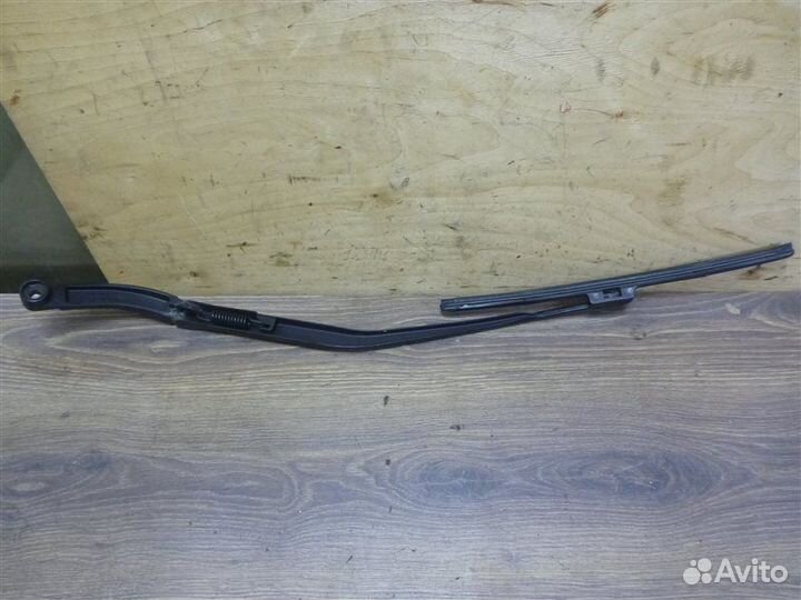 Поводок стеклоочистителя передний правый Infiniti