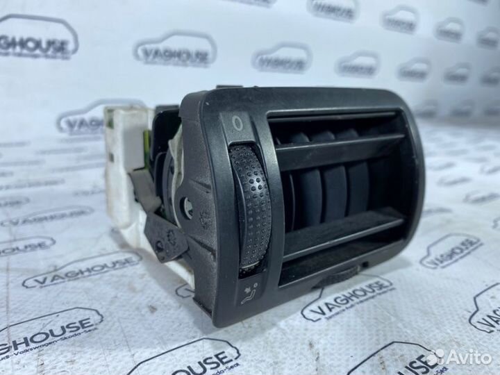 Дефлектор воздуховода правый Volkswagen Passat B5