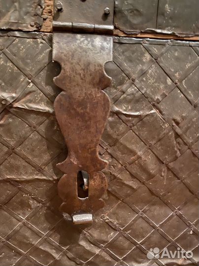 Сундук деревянный старинный