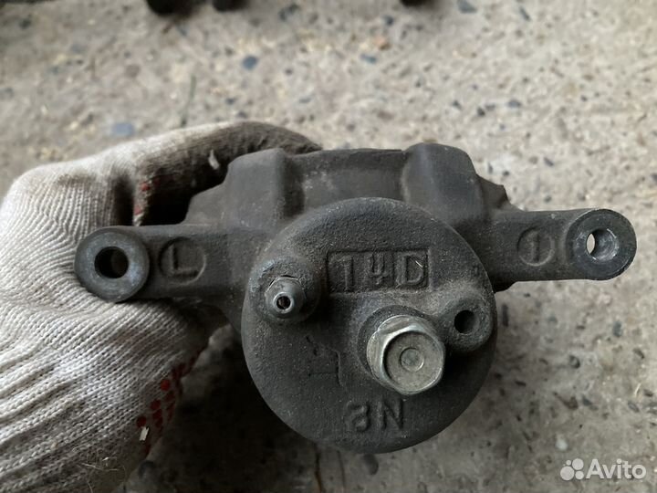 Суппорт тормозной Toyota