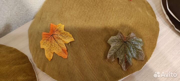 Опята. Маслята. Шляпки гриба. В садик