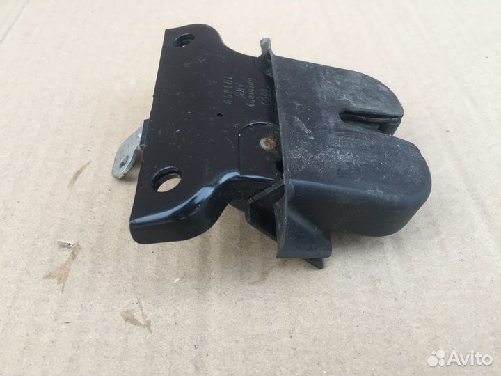 Замок багажника Audi A4 B5 Avant 1,9 Diesel