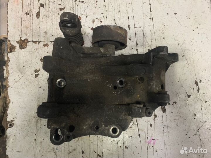 Кронштейн генератора Peugeot 206