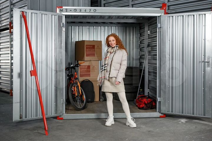 Кладовка для хранения вещей с балкона