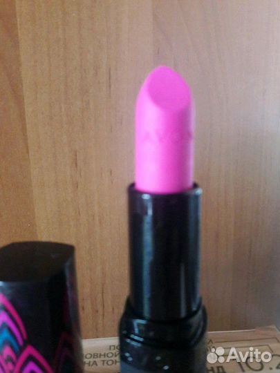 Помада Эйвон