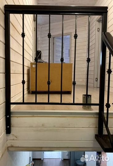 Лестница с забежными ступенями в коттедж