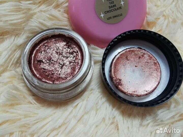 Набор косметики - тон, тени, бронзер