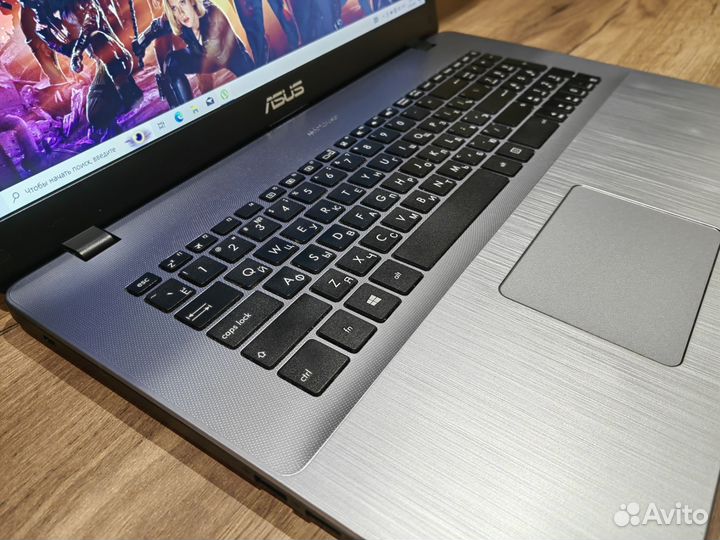 Asus с огромным экраном 17.3 дюйма